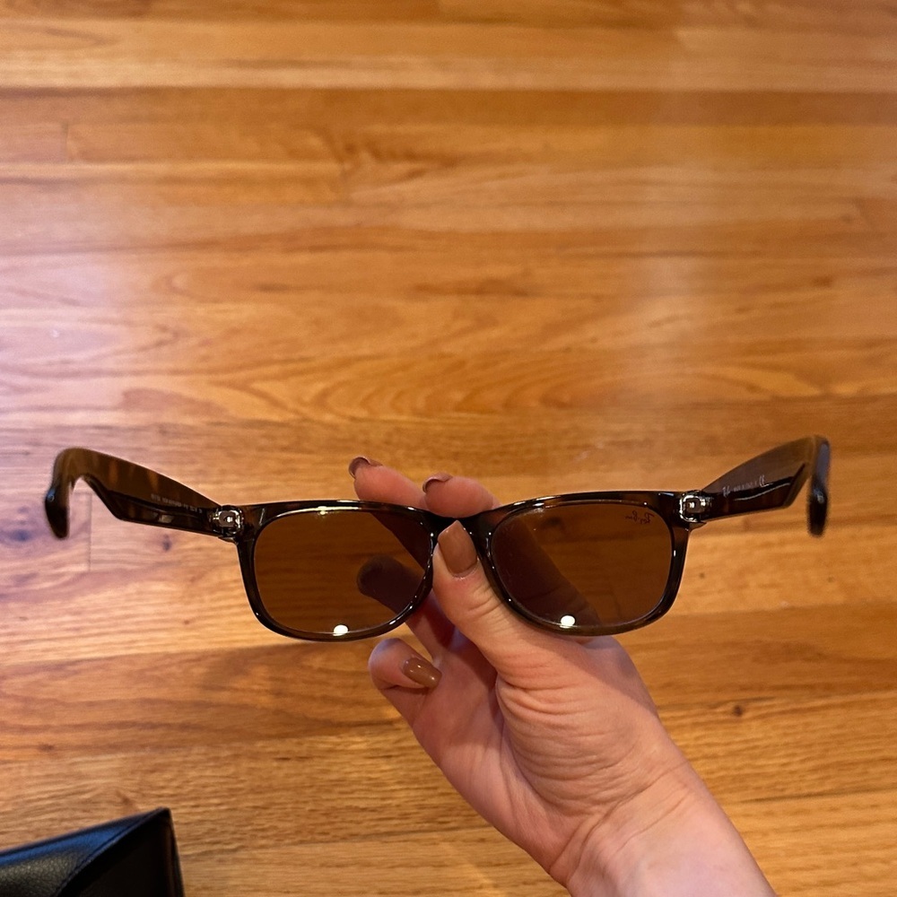 Ray-Ban Classic Tortoise Sunglasses with Case - Picture 5 of 6